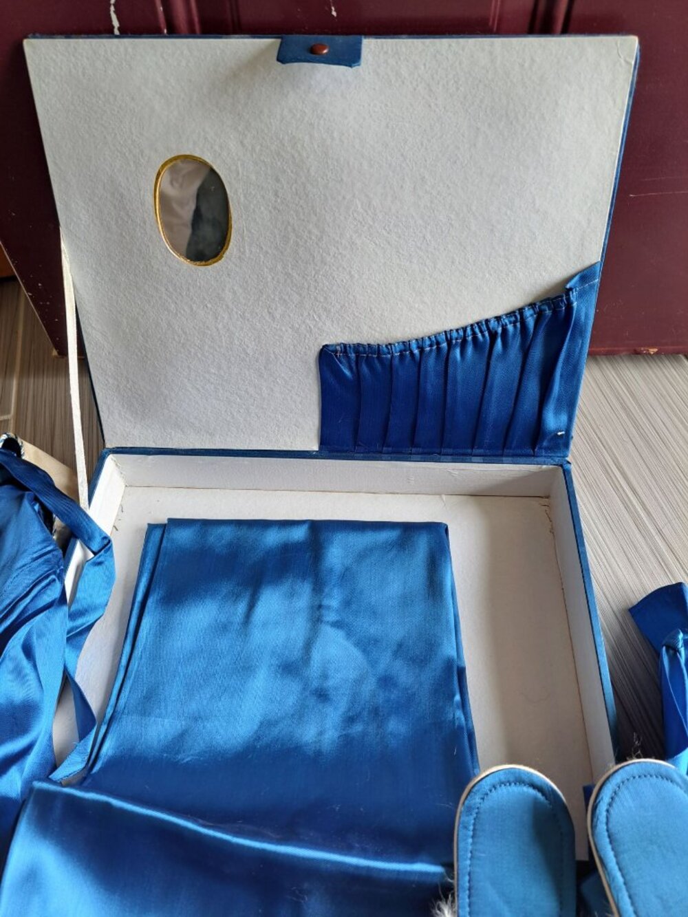 1940s Vintage Japanese Silk Pajama Set Embroidery Slippers Box Blue Collectible - Picture 6 of 11